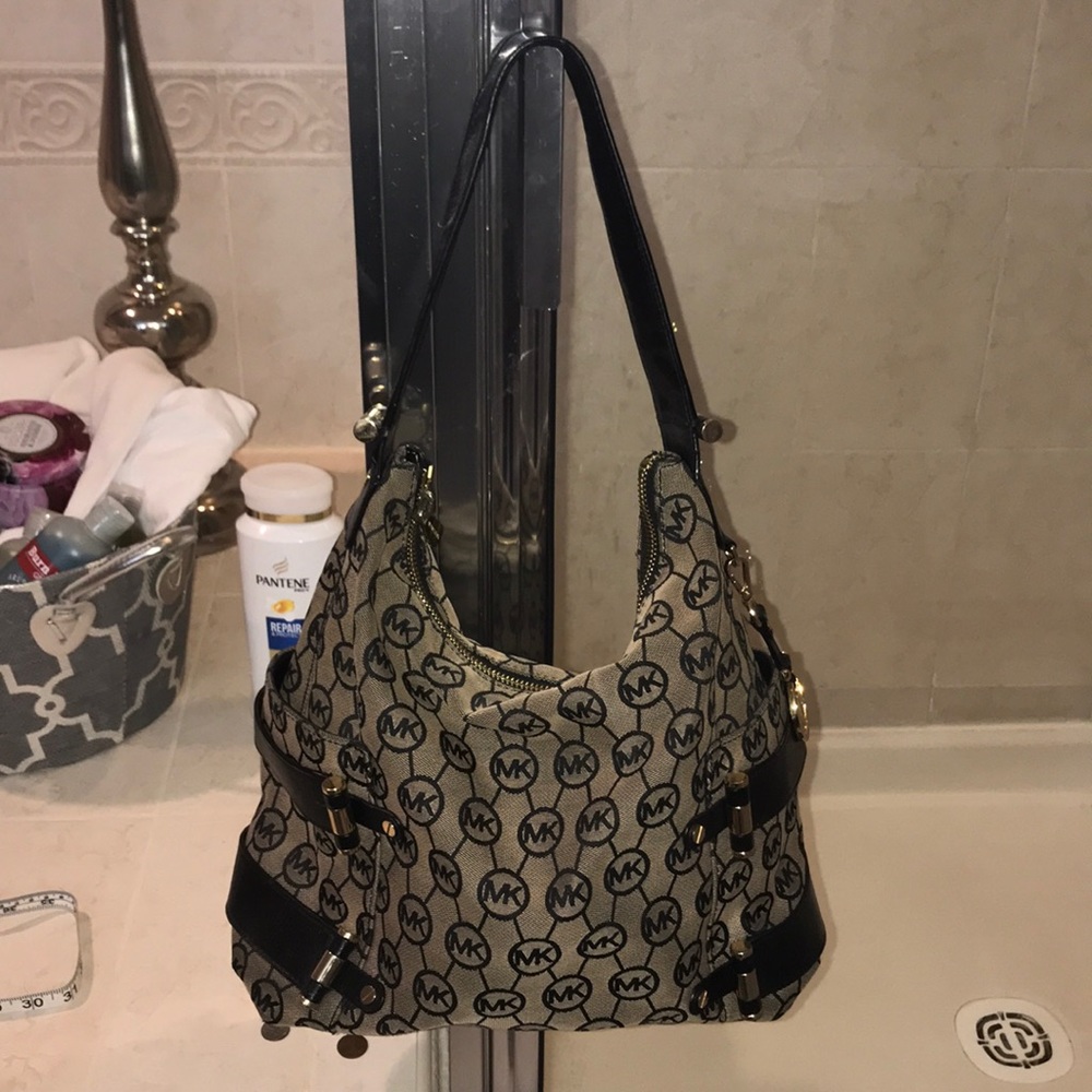 GENTLY USED MICHAEL KORS TOTE